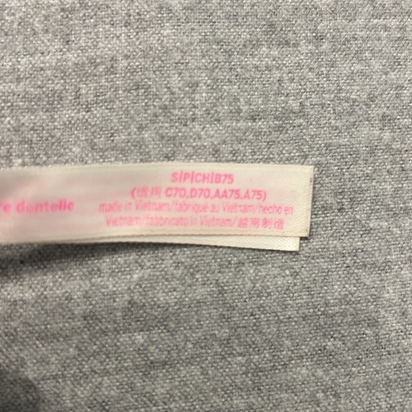 Pink Bra size small - Picture 2 of 3